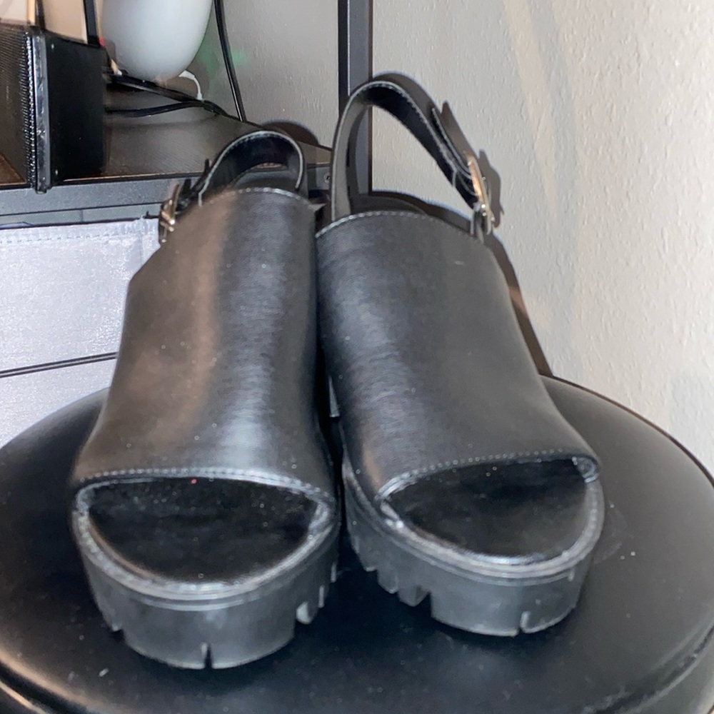 black sandal heels